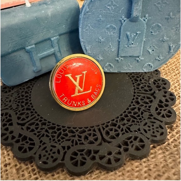 LV Red and Gold Trunks and Bag Ring - Picture 2 of 3